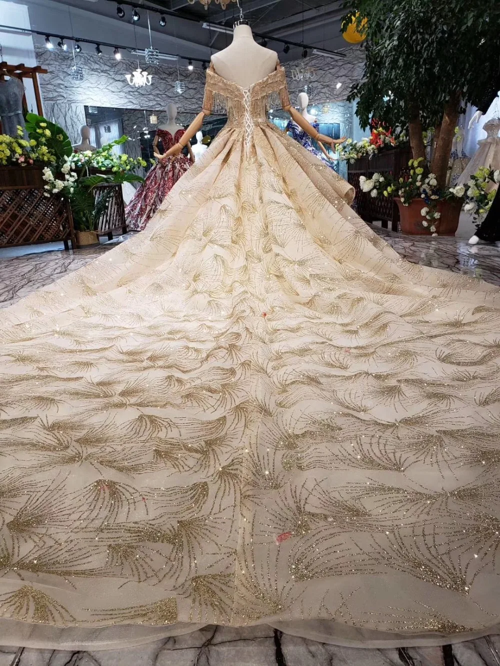 CloverBridal Middle East style beaded tassels incredible advanced glitter net Lace gold wedding dress 2019 latest luxury