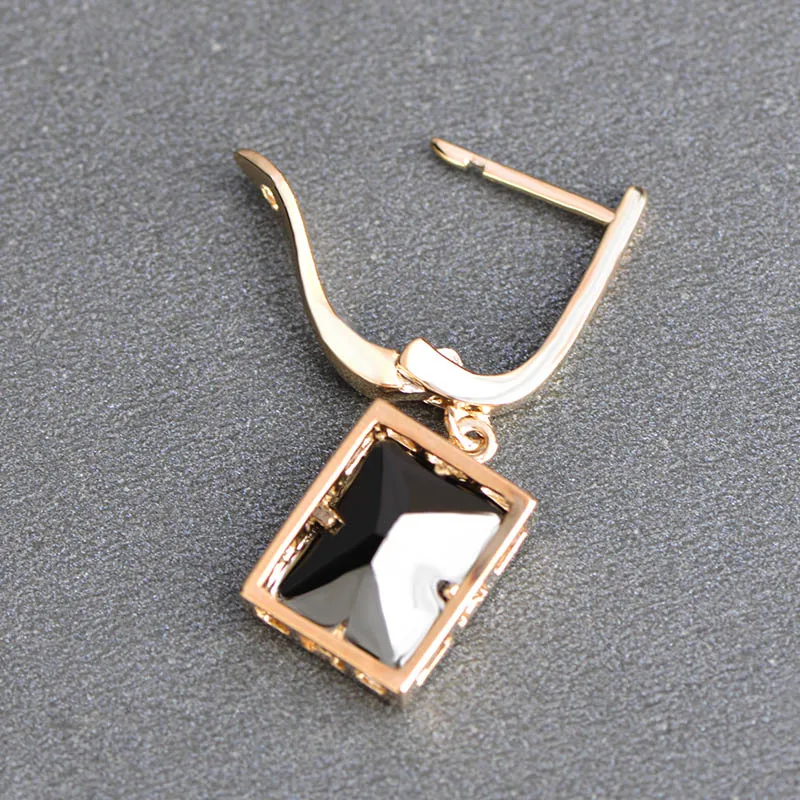 Женские квадратные серьги гвоздики Blucome медные с инкрустацией из фианита