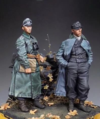 

1/35 model kit resin kit WW2 Officers Set (2 figures) 138