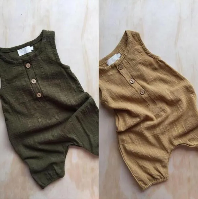 Льняные комбинезоны для маленьких девочек модные с особыми кнопками в