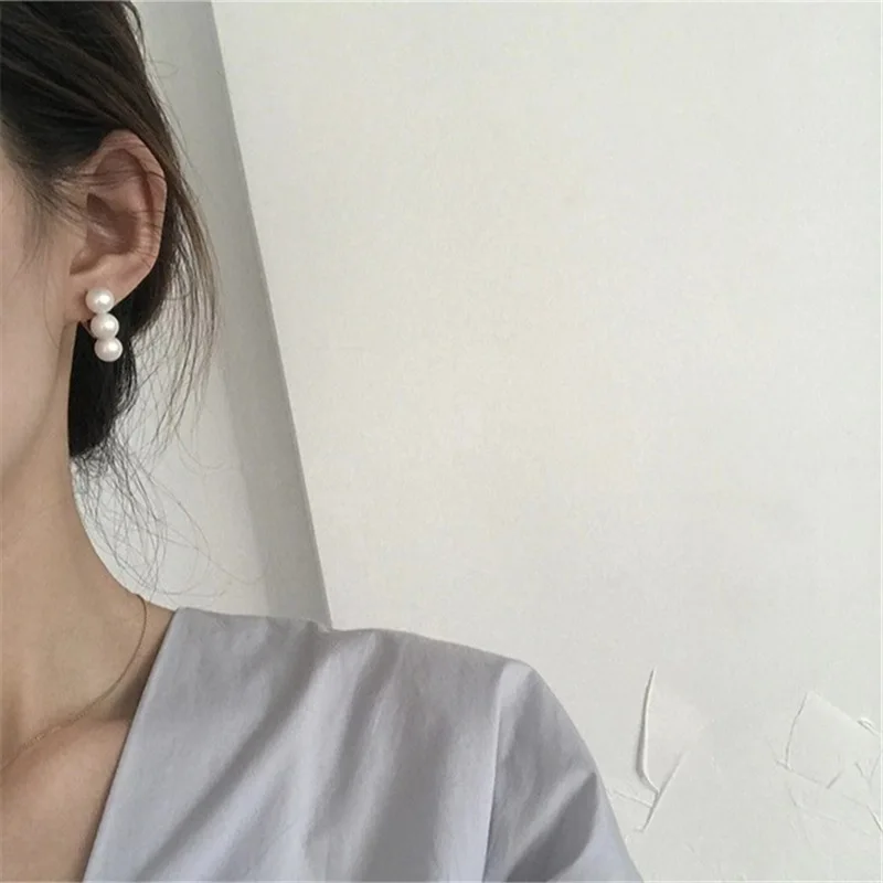 Korean Net Red White Three Pearl Earrings for Women Simple Retro Temperament Show Fashion Jewelry Party Gift | Украшения и