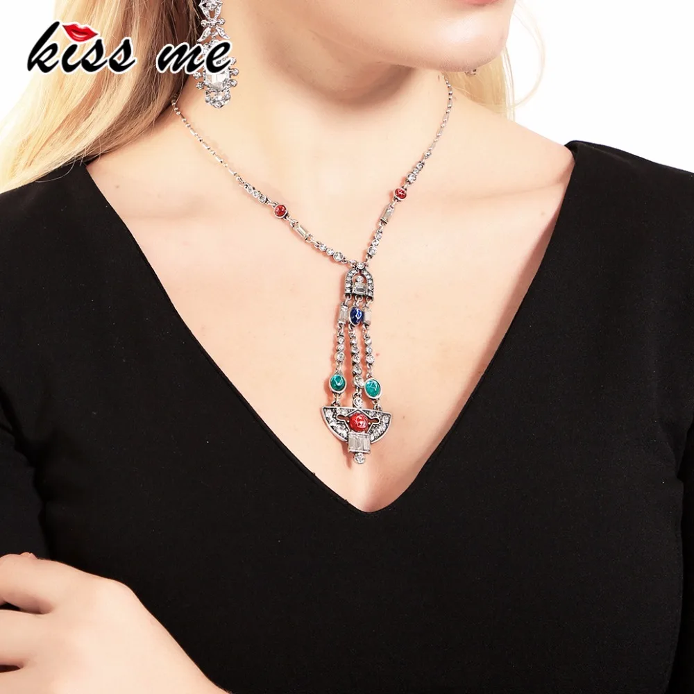 KISS ME Chic Geometric Crystal Pendant Necklace Women Short Chain Clavicle Wedding Necklace Mothers Day Jewelry Gift