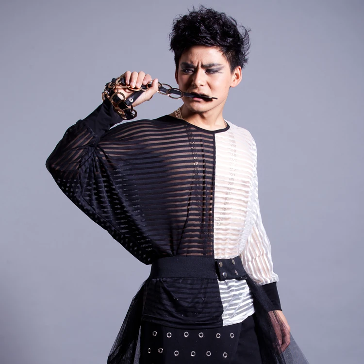 

2018 New arrival fashion male clothes cutout black and white stripe patchwork loose long-sleeve The singer's clothing