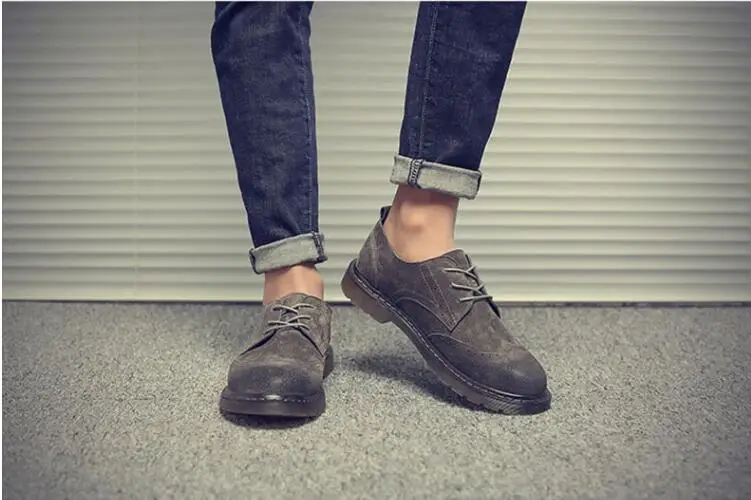 

Lace-Up Round toes Oxfords Men's Business Casual Shoe Solid Carved Gradient Martin Shoes Genuine Leather Male Dress Brogue Shoes