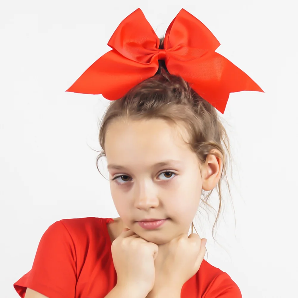 Красные банты для девочек. Прическа с бантиками для девочки. Девочка с бантом. Бантики для девочек. Девочка с большим бантом.