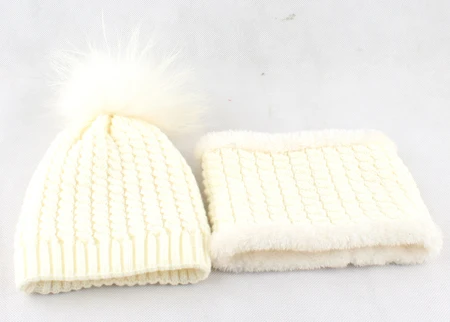 white fur pom Теплая Флисовая Шапочка для девочек, детские шапки с шарфом, зимняя меховая шапка с помпоном для детей, детская шапка Skullies - Цвет: white fur pom