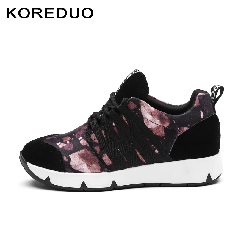 KOREDUO модные с цветочным принтом Кроссовки Для женщин из коровьей кожи граффити