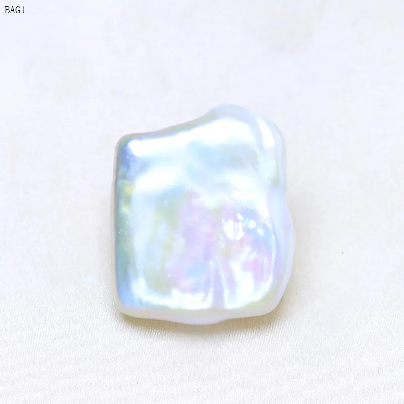 Белый геометрический барочный жемчуг в стиле барокко открывающий цвет