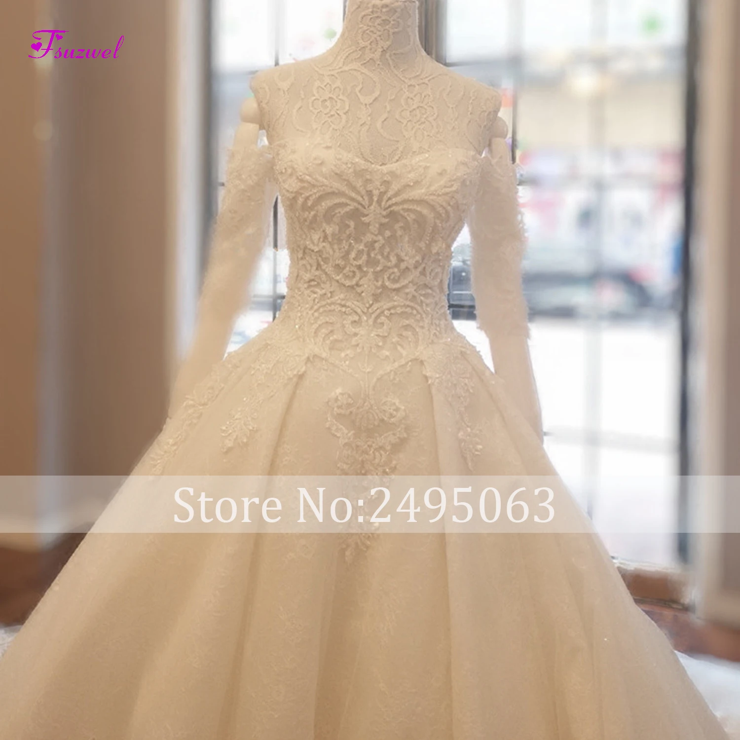 Великолепное свадебное платье трапециевидной формы с аппликацией в виде часовни