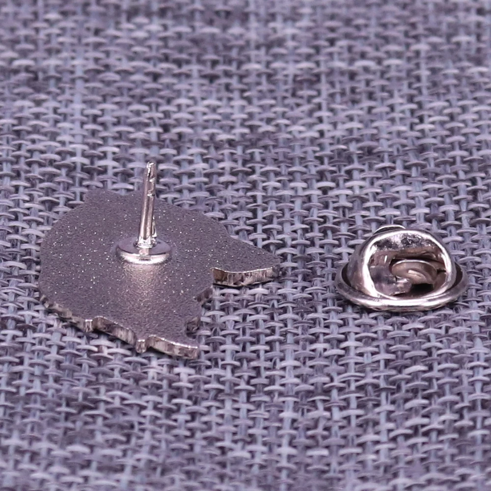 Nature wolf head pin badge