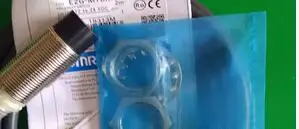 

Бесплатная доставка 2 шт./лот Новый переключатель E2A-M18KS05-WP-B1 Индуктивный датчик три линии PNP часто открыт