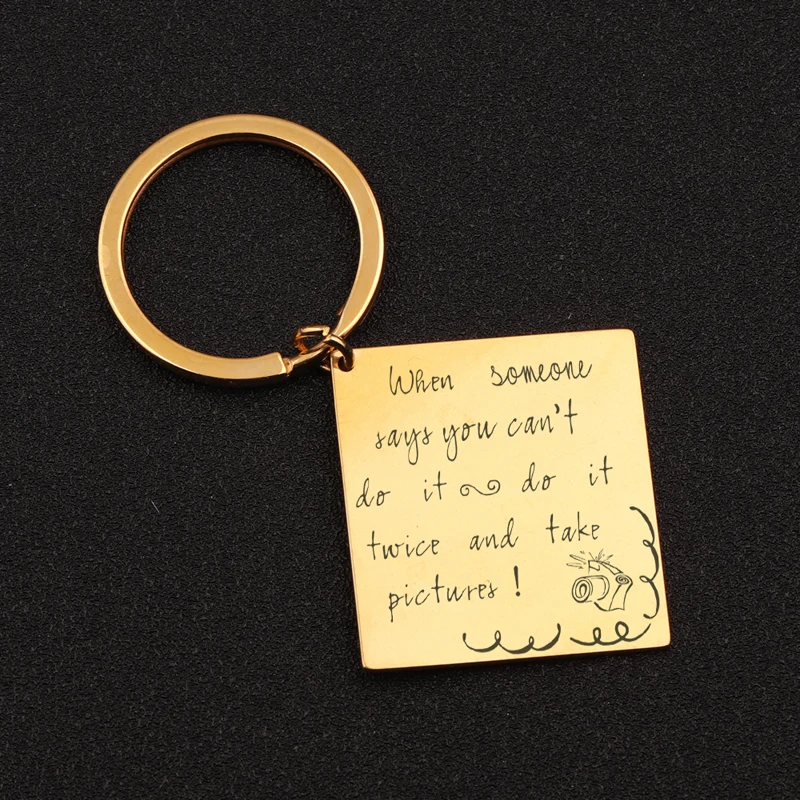 Модный брелок с гравировкой когда кто то говорит что вы не можете сделать это