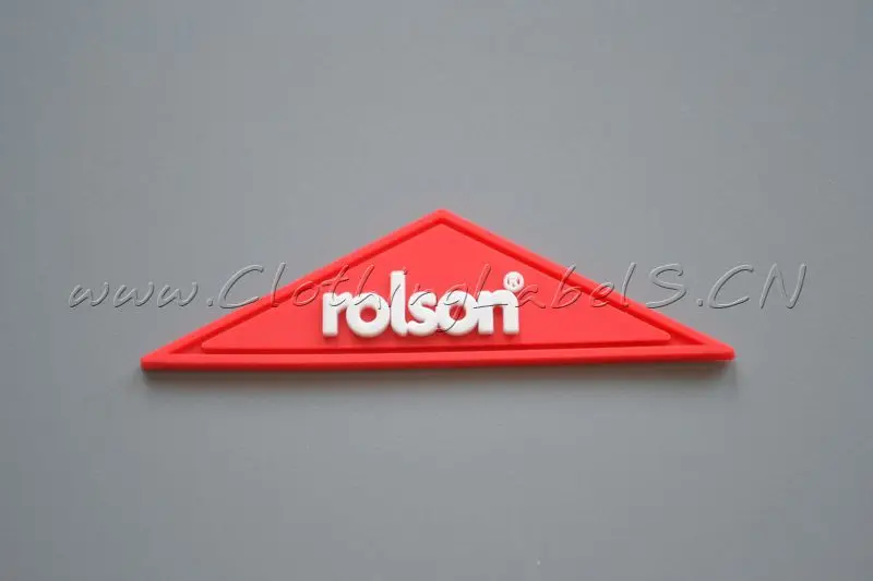 Пользовательские ПВХ этикетки красный фон с белым тиснением логотипа канавки