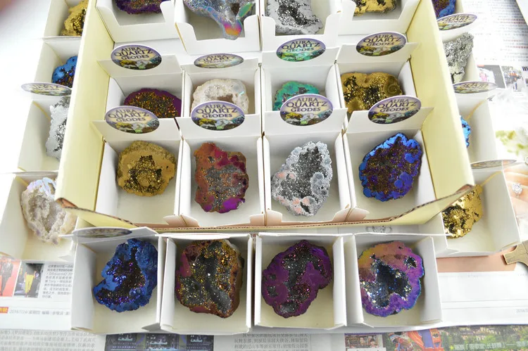 

32pcs Mixed Color Natural Aura Druzy Quartz Geode Pieces Gold Silvery Rainbow White Purple Blue Pendants & Desk Decorations
