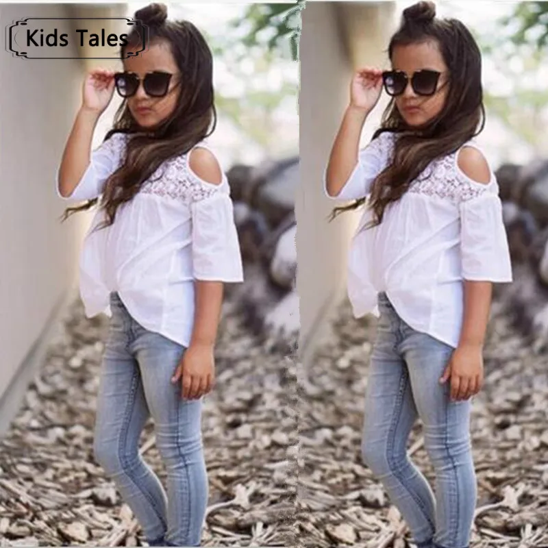 Комплект для девочек из 2 предметов футболка с вырезами и джинсовые штаны модные