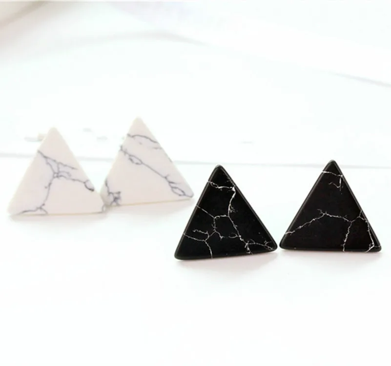 Новые простые треугольные мраморные маленькие серьги гвоздики в стиле панк