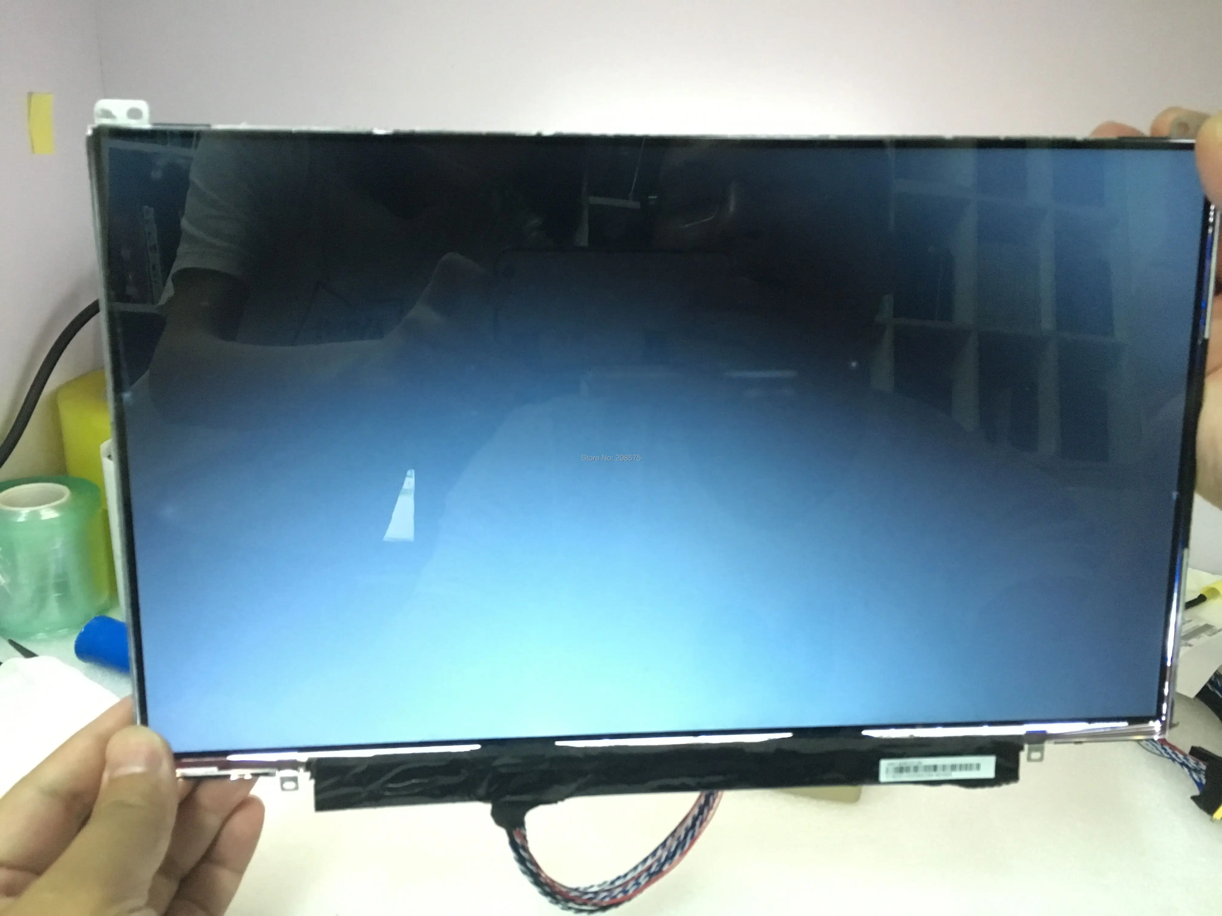 

Free shipping B Screen HW14WX101 HW14WX103 HW14WX104 HW14WX107 Laptop Lcd Screen with small white spot