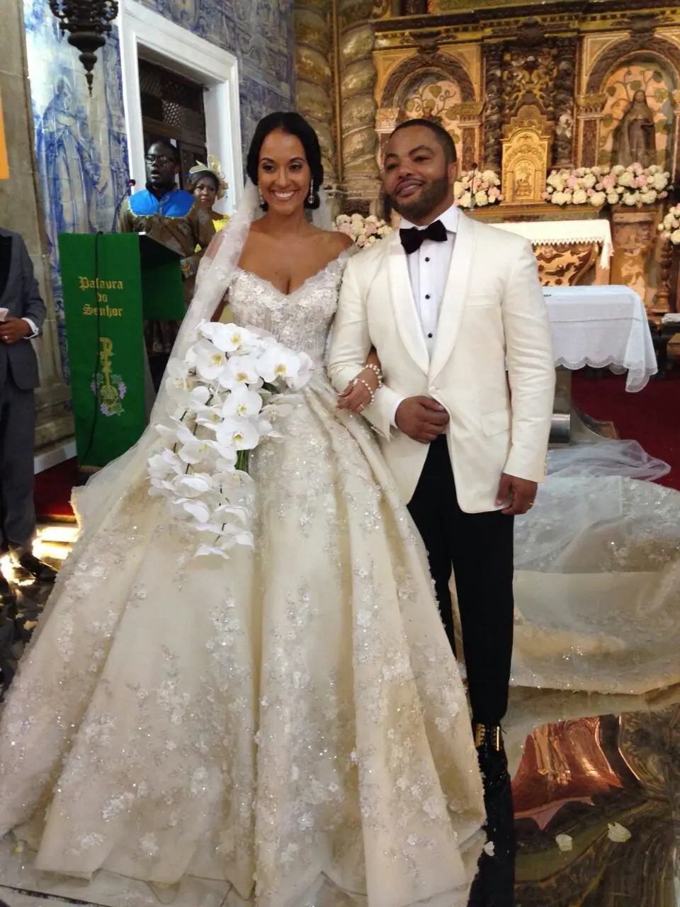 

Gelinlik Lace Wedding Dress Luxury Beading Short Sleeve Muslim Wedding Gowns With Long Train Off Shoulder Vestidos De Noiva