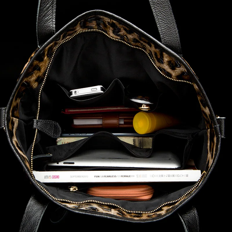 Женская сумка из натуральной кожи с яркой леопардовой поверхностью рельефная