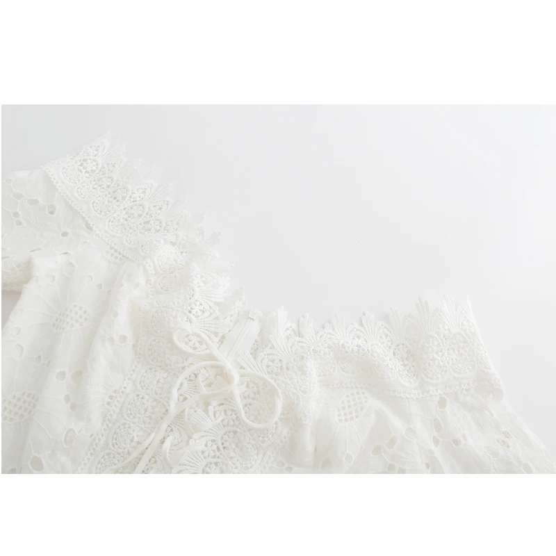 Элегантное женское белое платье с открытыми плечами однотонное офисное