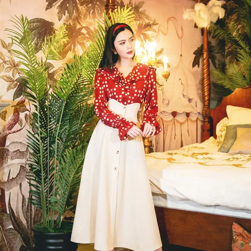 

Женский винтажный костюм с юбкой, красная рубашка с расклешенным рукавом и принтом в горошек и ТРАПЕЦИЕВИДНОЕ ПЛАТЬЕ с завышенной талией в ...