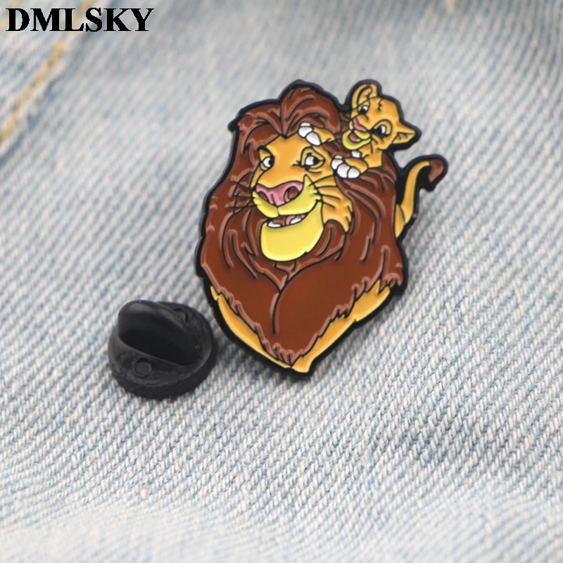 DMLSKY модные эмалированные Броши с изображением короля льва из мультфильма для женщин и мужчин значок для рюкзака джинсовая булавка M3671