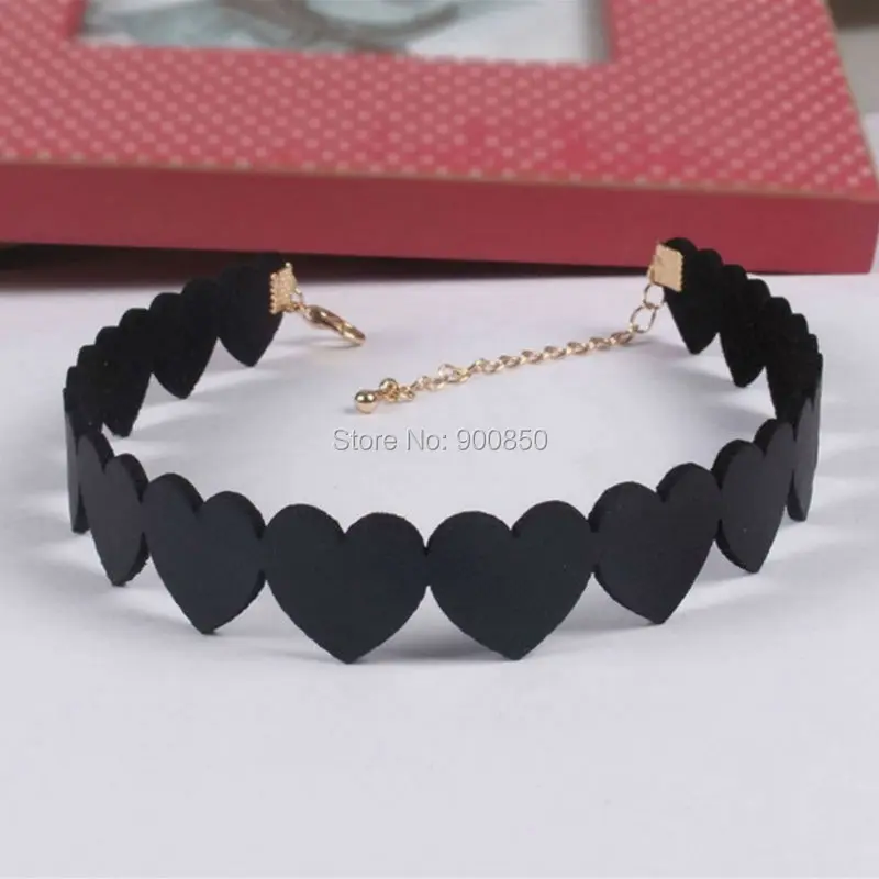 Чокер женский замшевый в готическом стиле модное ожерелье с коротким сердцем