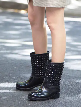 Женские резиновые сапоги до колена водонепроницаемые из ПВХ с заклепками 2019 |
