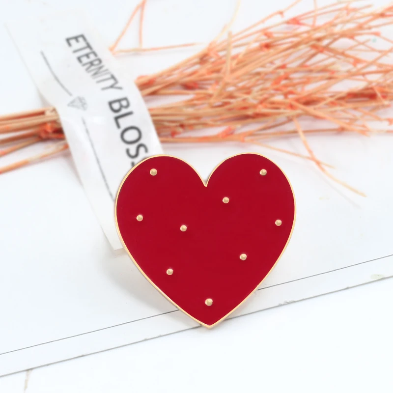 2Pcs/Set Brooch Metal Enamel Pins Red Large And Small Hearts Brooches Pin Denim Jackets Hat Badge For Women Girls Jewelry Gift