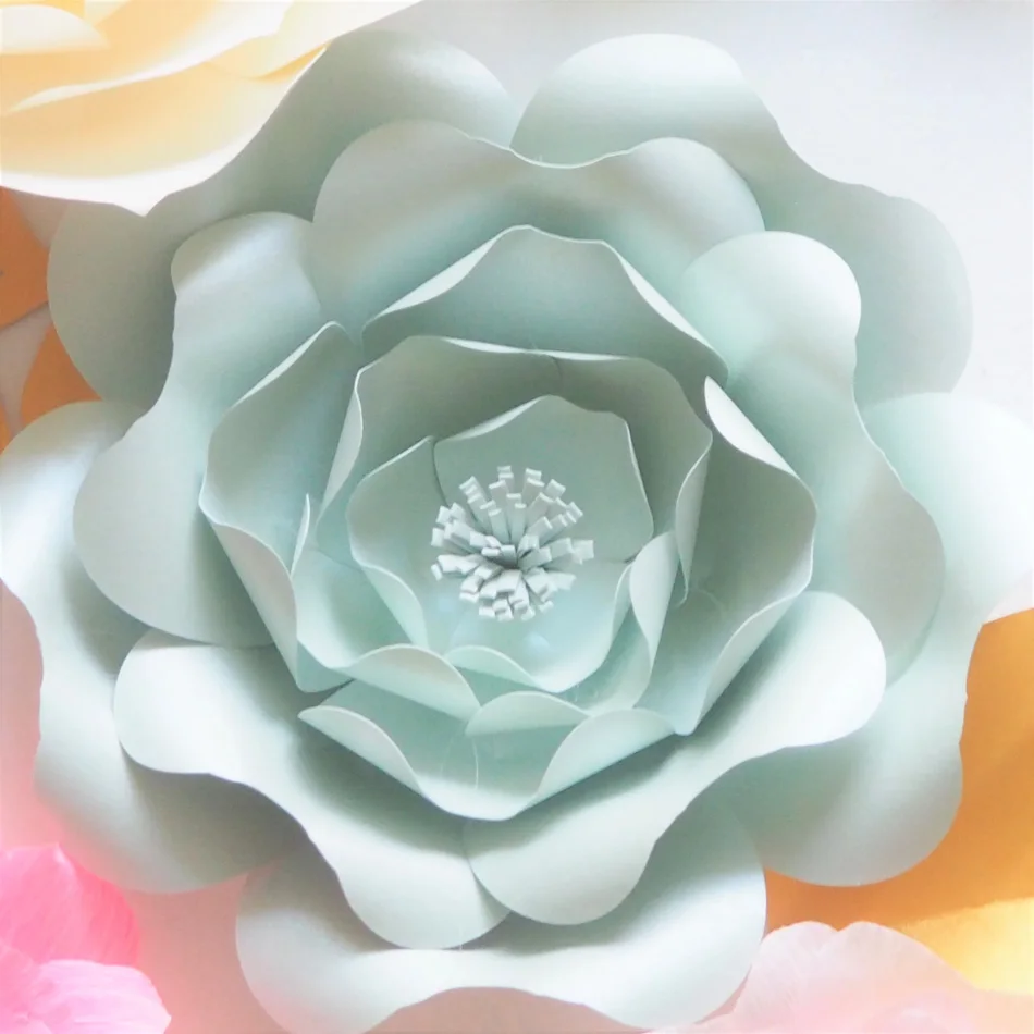 Гигантские бумажные цветы искусственный фон созданный вручную из креповой