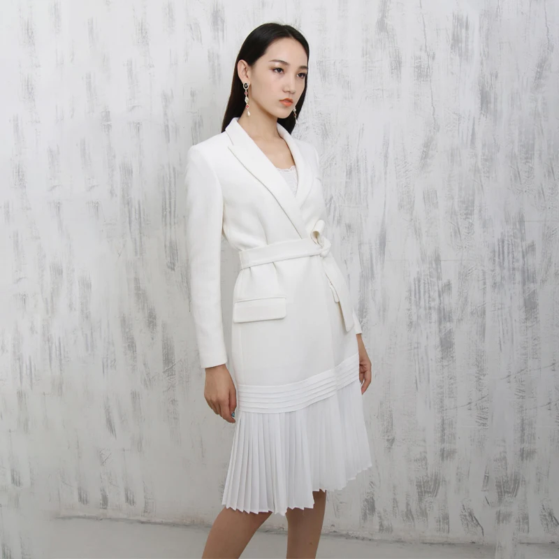 Женское платье LANMREM белое с длинным рукавом и плиссированной кромкой модель 2020 |