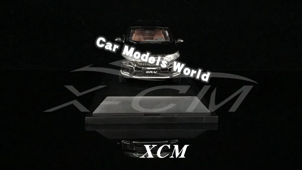 Литая модель автомобиля для вспышек 1:43 (черная) ничего не открывается + маленький