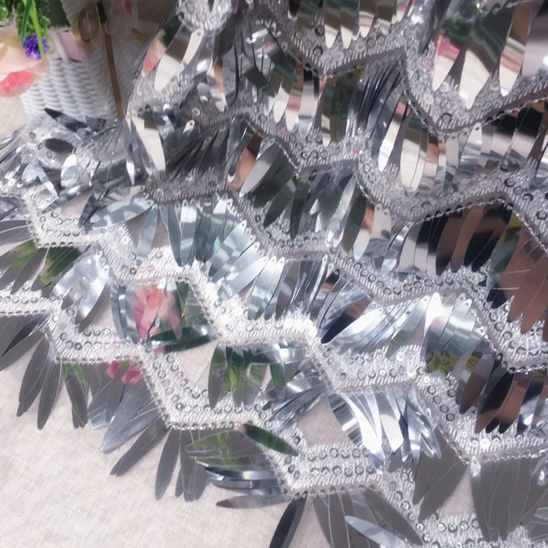 Блестящее серебряное искусственное вышитое волнистое платье с кисточкой шитье