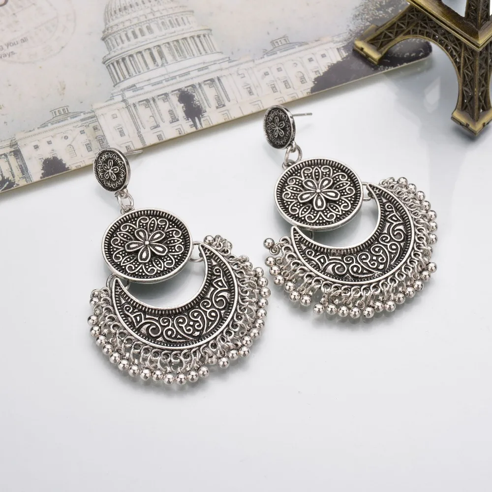 Темпераментные этнические модные богемные серьги-гвоздики с кисточкой |