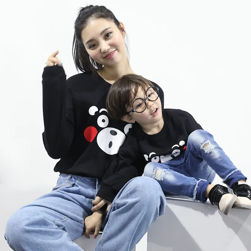 Рубашки с медведем для мамы и сына одежда толстовки длинными рукавами одинаковые