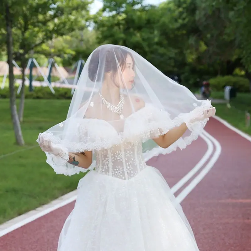 Women Single Layer Wedding Veil Embroidered Floral Lace Trim Small Flower Embellishment Luxury Bridal Veil Party Costume No Comb