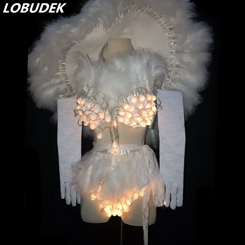 

Ночной клуб, вечевечерние НКА, ведущая танцевальная сценическая одежда, бикини со светодиодными белыми перьями, большая шляпа, наряд для ба...