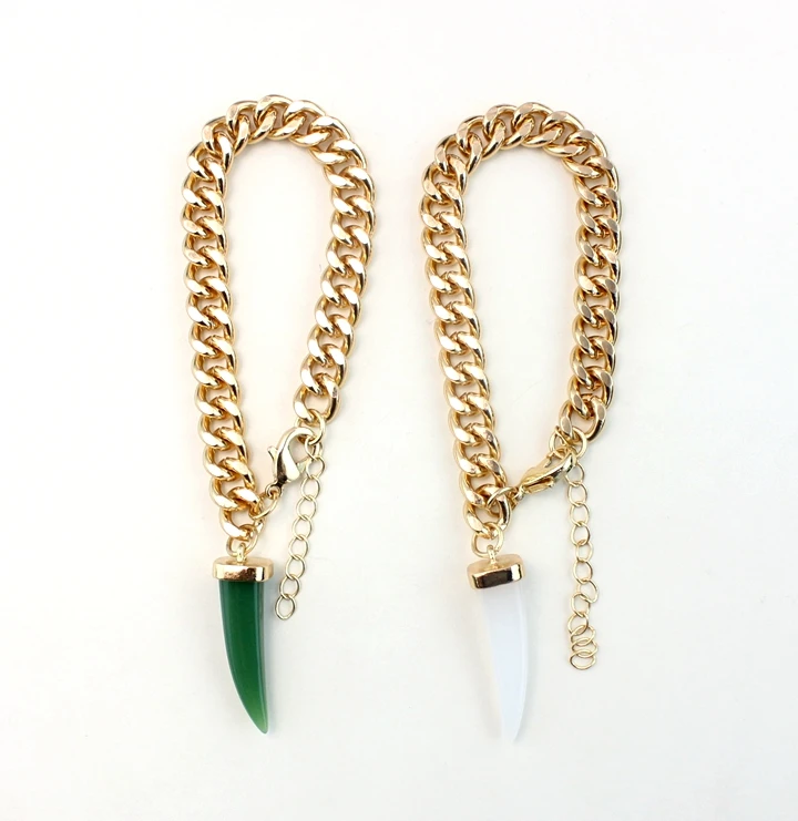 Модное ювелирное изделие браслет с подвеской золотистого цвета стразы рожок