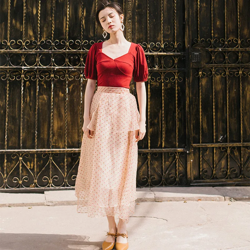 Женский комплект из двух предметов красная рубашка с пышными рукавами и юбка