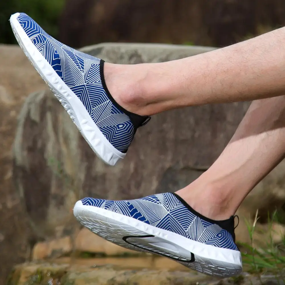 Модные кроссовки для пары большой размер ультра дышащий светильник обувь