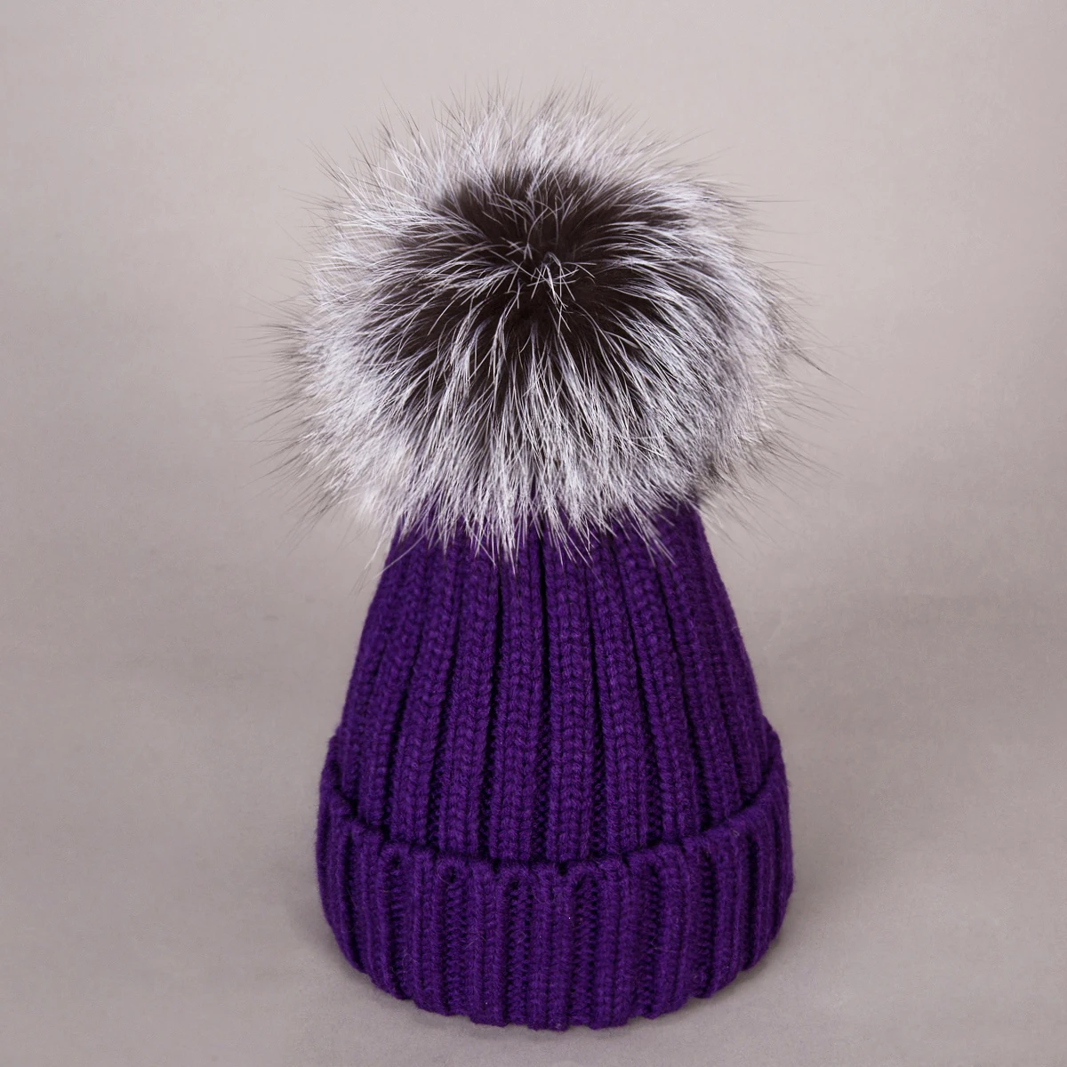 Purple Осенне-зимняя шапочка мех вязаная шапка из шерсти шапка с серебряным помпон из лисьего меха Skullies cap s женские зимние вязаные шапки для женщин шапочки - Цвет: Purple