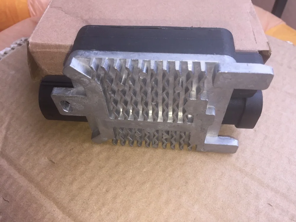 Бесплатная доставка двигатели для автомобиля вентилятор охлаждения реле VOLVO V40 S40