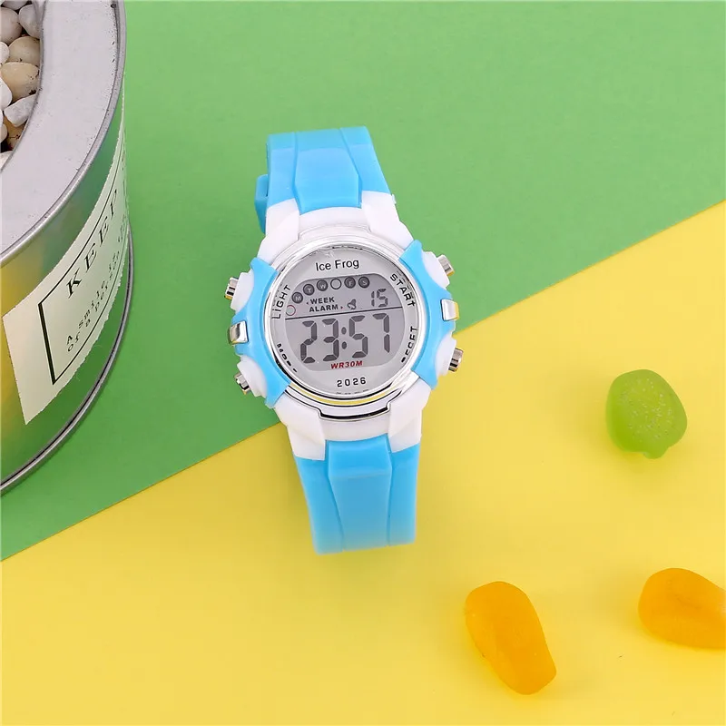 Часы наручные женские кварцевые с маленьким циферблатом и кожаным ремешком |