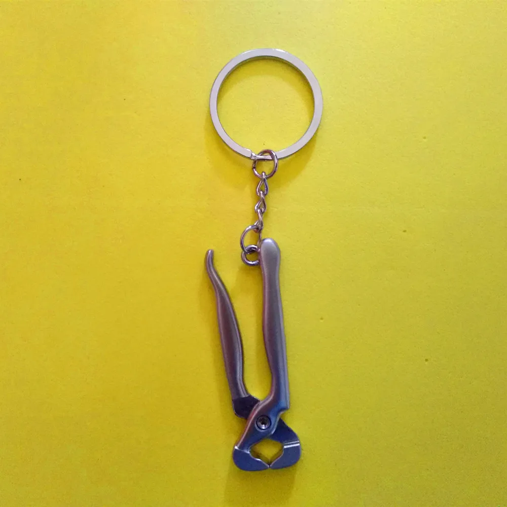 

200 Pcs Mini tool clamp keychains pliers keyring Clip keychain metal keychain zinc alloy Clip pliers key ring creative keyfob