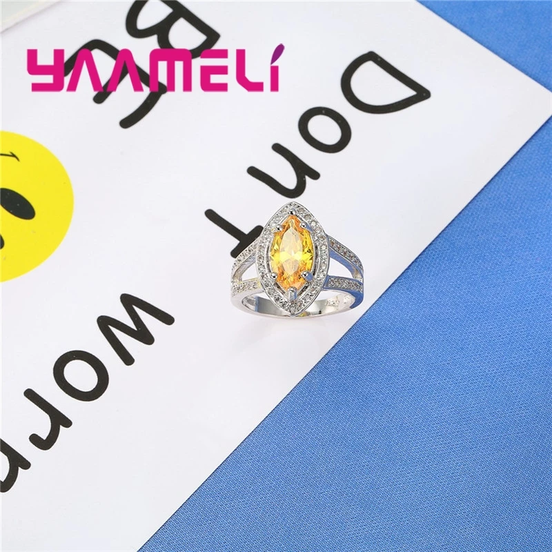 Кольцо из серебра 925 пробы с ажурным кубическим цирконием оранжевая