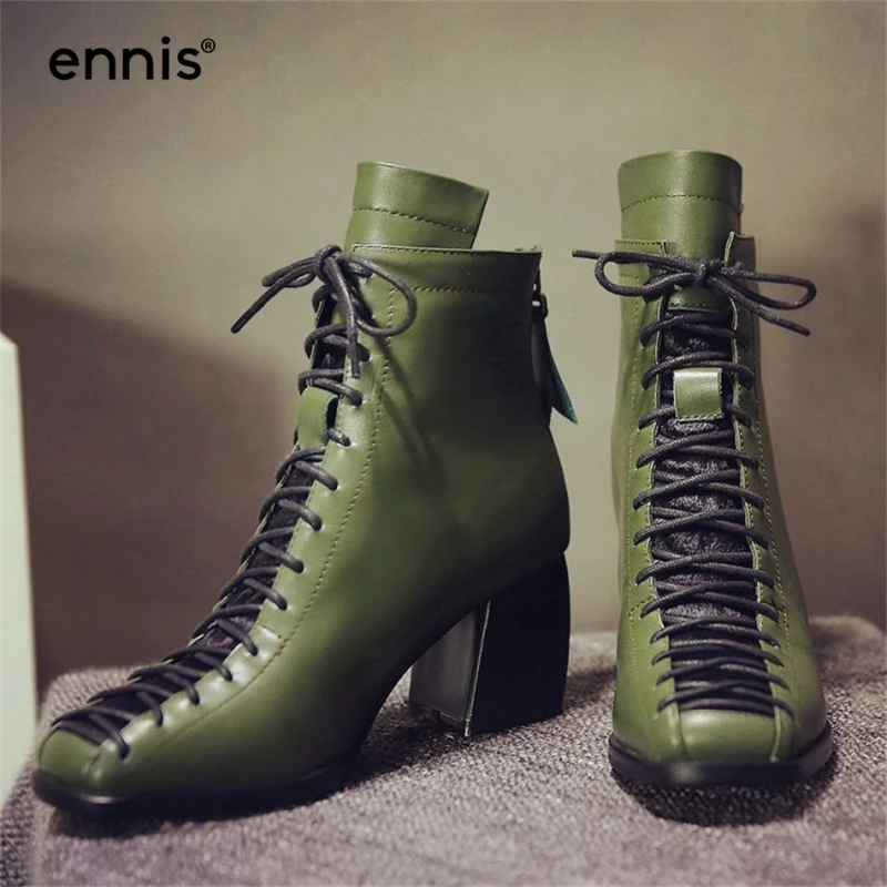ENNIS/Брендовые женские зимние ботинки из натуральной кожи; обувь «Челси» на шнуровке с квадратным носком; ботильоны зеленого цвета на толстом высоком каблуке; A7240