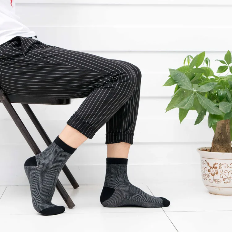 PEONFLY men Cotton Man Day Single New Resist Rise The Ball Thin Strips Grain Business Affairs Leisure Male Socks odd future