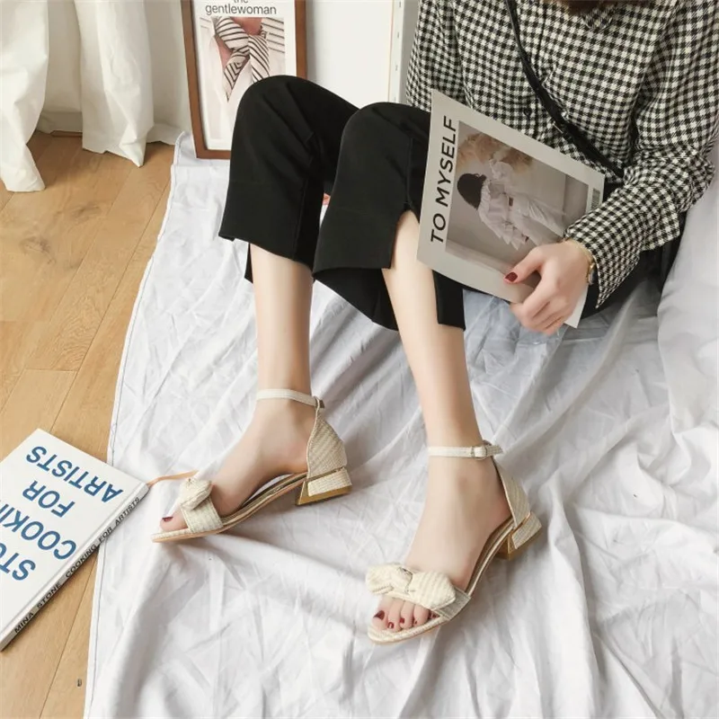 

2019 Summer New Flock Sandals Open Toe Dress Ankle Strap banquet Shoes Square Heels Sandals Lady Women Brand Designer Shoes