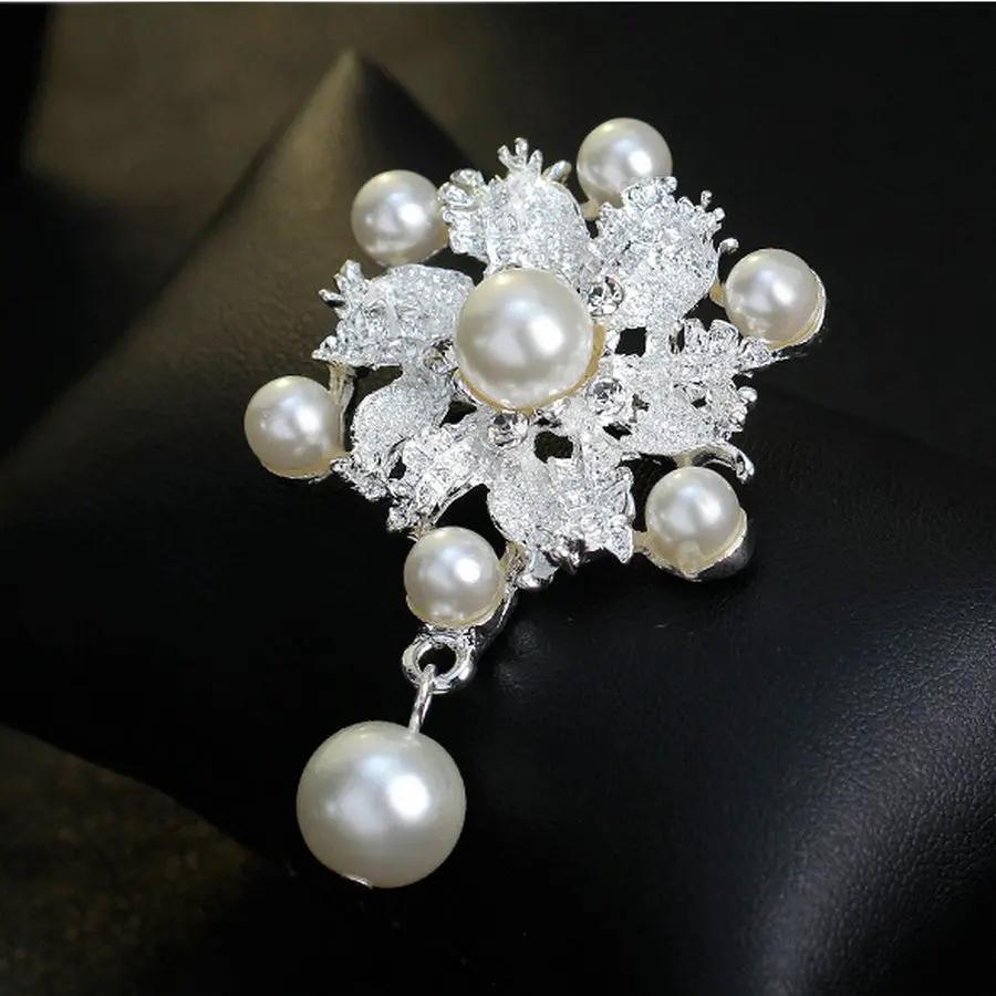 2018 Flowers Brooches Korean Elegant Female Collar Pin  Brooch Scarf Buckle Simulated Pearl Broach White Color Drop shiping