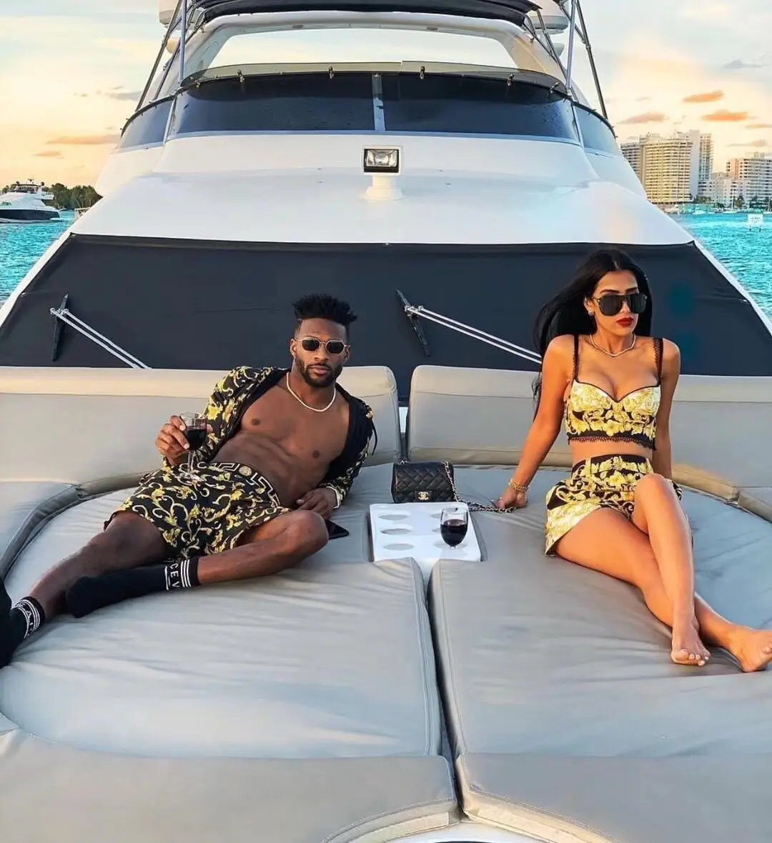 Новинка 2019 Модный повседневный комплект из двух предметов с шортами в стиле